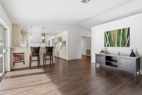 House in Coral Springs, Florida 3 bedrooms № 2383128 - photo 11