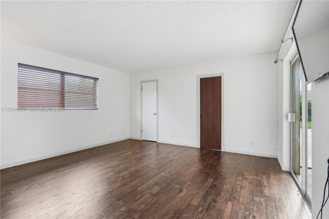 House in Coral Springs, Florida 3 bedrooms № 2383128 - photo 18