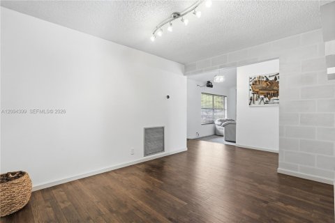House in Coral Springs, Florida 3 bedrooms № 2383128 - photo 12