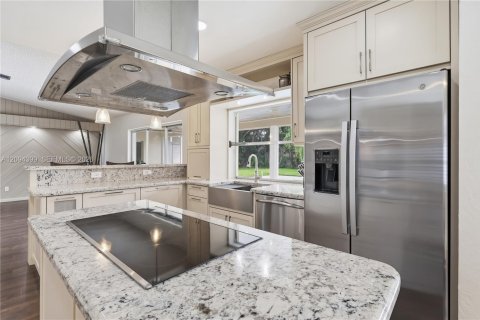 House in Coral Springs, Florida 3 bedrooms № 2383128 - photo 8