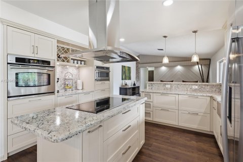 House in Coral Springs, Florida 3 bedrooms № 2383128 - photo 6