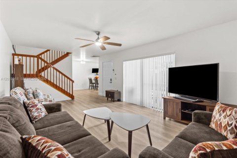 Townhouse in West Palm Beach, Florida 2 bedrooms, 114.83 sq.m. № 2076670 - photo 8