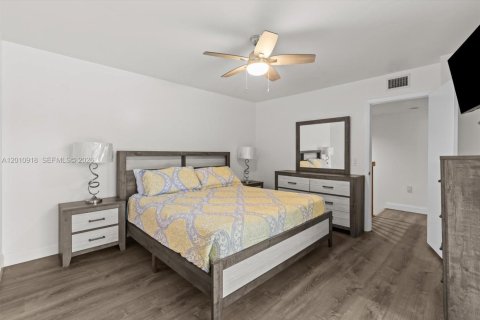 Townhouse in West Palm Beach, Florida 2 bedrooms, 114.83 sq.m. № 2076670 - photo 12