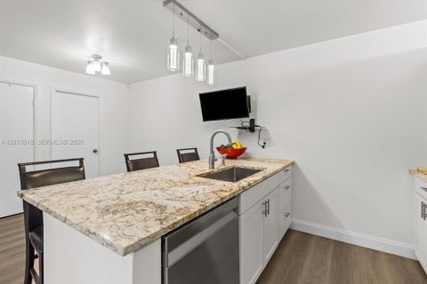 Townhouse in West Palm Beach, Florida 2 bedrooms, 114.83 sq.m. № 2076670 - photo 4