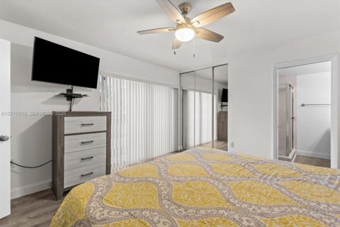 Townhouse in West Palm Beach, Florida 2 bedrooms, 114.83 sq.m. № 2076670 - photo 13