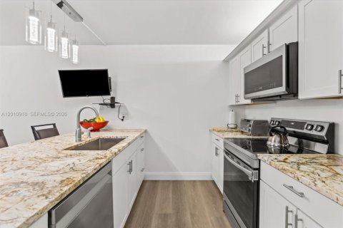 Townhouse in West Palm Beach, Florida 2 bedrooms, 114.83 sq.m. № 2076670 - photo 3