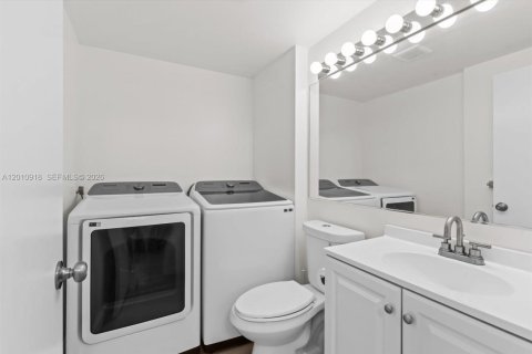 Townhouse in West Palm Beach, Florida 2 bedrooms, 114.83 sq.m. № 2076670 - photo 6