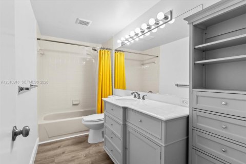 Townhouse in West Palm Beach, Florida 2 bedrooms, 114.83 sq.m. № 2076670 - photo 18
