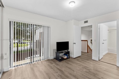 Townhouse in West Palm Beach, Florida 2 bedrooms, 114.83 sq.m. № 2076670 - photo 17