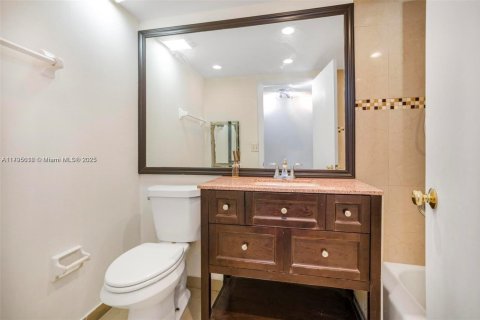 Condo in Lauderhill, Florida, 3 bedrooms  № 1959182 - photo 21