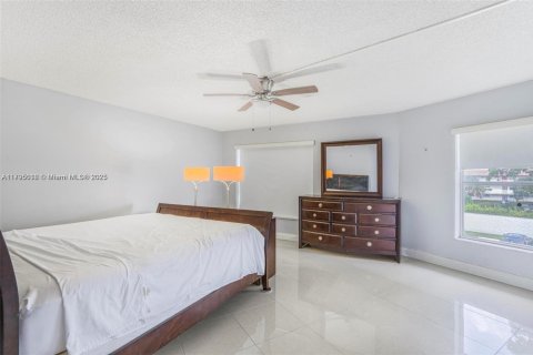 Condo in Lauderhill, Florida, 3 bedrooms  № 1959182 - photo 18