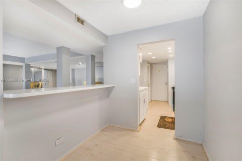 Condo in Lauderhill, Florida, 3 bedrooms  № 1959182 - photo 13