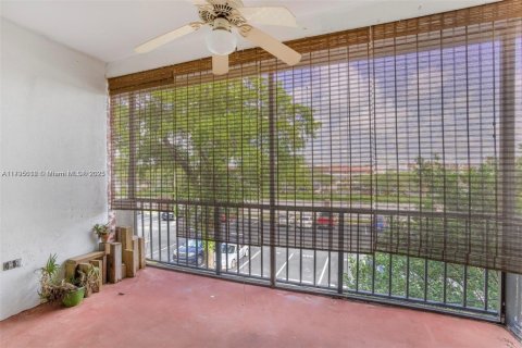 Condo in Lauderhill, Florida, 3 bedrooms  № 1959182 - photo 26