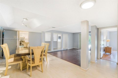 Condo in Lauderhill, Florida, 3 bedrooms  № 1959182 - photo 6