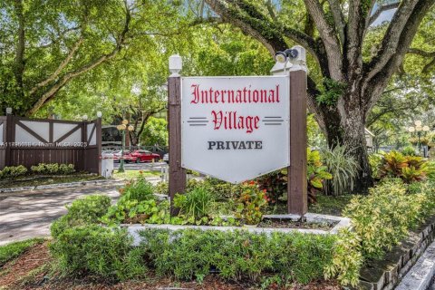 Condo in Lauderhill, Florida, 3 bedrooms  № 1959182 - photo 1