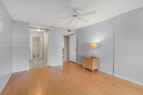 Condo in Lauderhill, Florida, 3 bedrooms  № 1959182 - photo 23