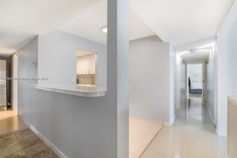 Condo in Lauderhill, Florida, 3 bedrooms  № 1959182 - photo 12