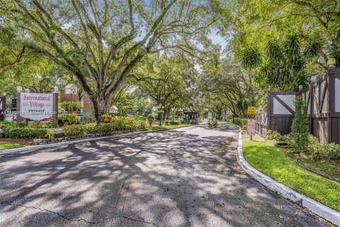 Condo in Lauderhill, Florida, 3 bedrooms  № 1959182 - photo 2