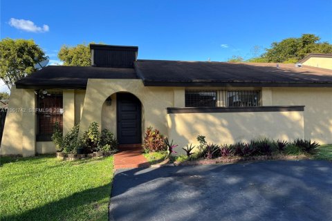 Купить таунхаус в Майами, Флорида 3 спальни, 109.9м2, № 2024632 - фото 4