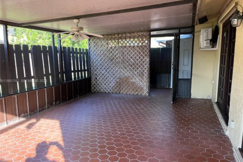 Купить таунхаус в Майами, Флорида 3 спальни, 109.9м2, № 2024632 - фото 8