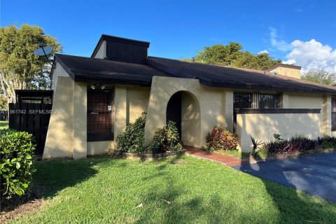 Купить таунхаус в Майами, Флорида 3 спальни, 109.9м2, № 2024632 - фото 3