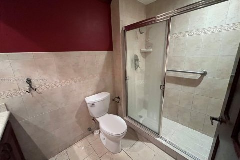 Купить таунхаус в Майами, Флорида 3 спальни, 109.9м2, № 2024632 - фото 13