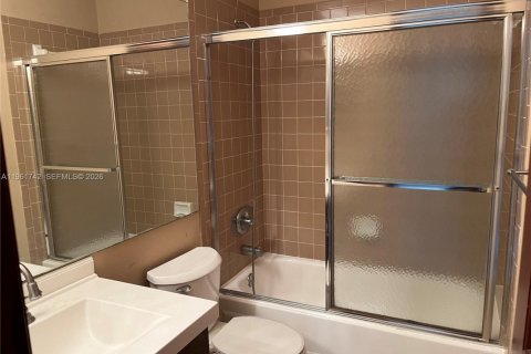 Купить таунхаус в Майами, Флорида 3 спальни, 109.9м2, № 2024632 - фото 6