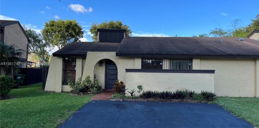 Таунхаус в Майами, Флорида 3 спальни, 109.9м2 № 2024632