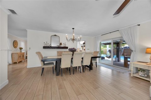 House in Cutler Bay, Florida 4 bedrooms, 174.47 sq.m. № 2030980 - photo 13