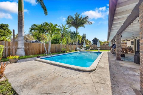 House in Cutler Bay, Florida 4 bedrooms, 174.47 sq.m. № 2030980 - photo 30