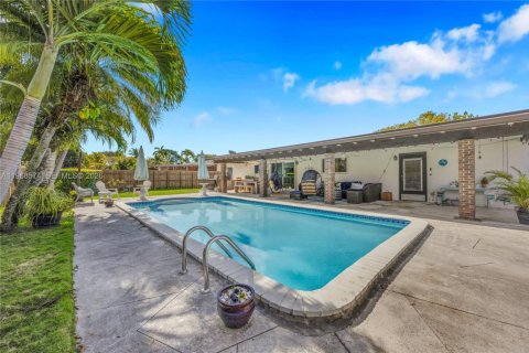 House in Cutler Bay, Florida 4 bedrooms, 174.47 sq.m. № 2030980 - photo 29