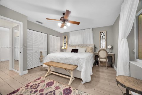 House in Cutler Bay, Florida 4 bedrooms, 174.47 sq.m. № 2030980 - photo 21