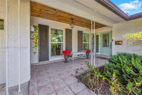 House in Cutler Bay, Florida 4 bedrooms, 174.47 sq.m. № 2030980 - photo 5