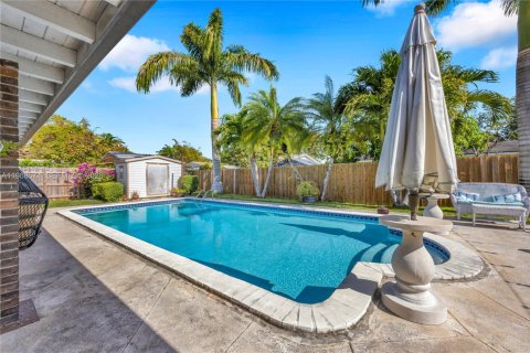 House in Cutler Bay, Florida 4 bedrooms, 174.47 sq.m. № 2030980 - photo 28