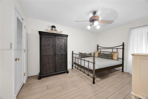 House in Cutler Bay, Florida 4 bedrooms, 174.47 sq.m. № 2030980 - photo 25