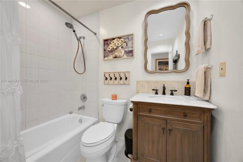 House in Cutler Bay, Florida 4 bedrooms, 174.47 sq.m. № 2030980 - photo 27