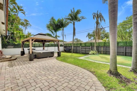 House in Dania Beach, Florida 3 bedrooms, 141.95 sq.m. № 2086921 - photo 11
