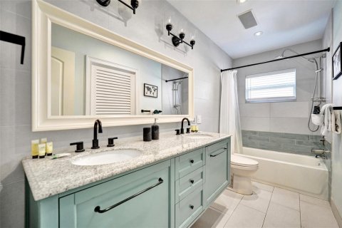 House in Dania Beach, Florida 3 bedrooms, 141.95 sq.m. № 2086921 - photo 21
