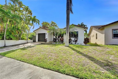 House in Dania Beach, Florida 3 bedrooms, 141.95 sq.m. № 2086921 - photo 10