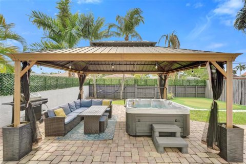 House in Dania Beach, Florida 3 bedrooms, 141.95 sq.m. № 2086921 - photo 30
