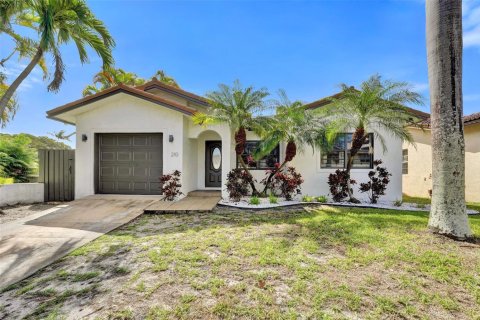 House in Dania Beach, Florida 3 bedrooms, 141.95 sq.m. № 2086921