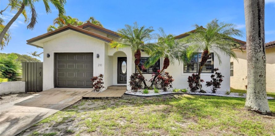 House in Dania Beach, Florida 3 bedrooms, 141.95 sq.m. № 2086921