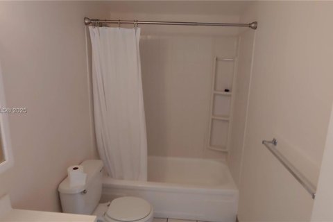 Condo in Fort Lauderdale, Florida, 1 bedroom  № 1860101 - photo 18