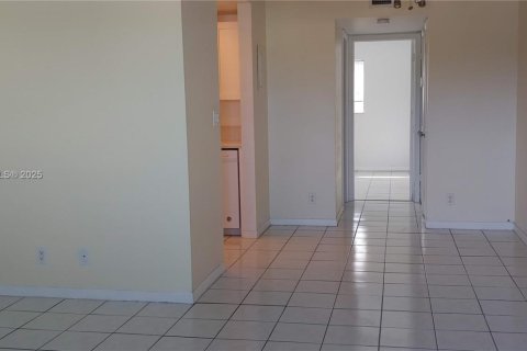 Condo in Fort Lauderdale, Florida, 1 bedroom  № 1860101 - photo 11