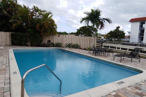 Condo in Fort Lauderdale, Florida, 1 bedroom  № 1860101 - photo 25