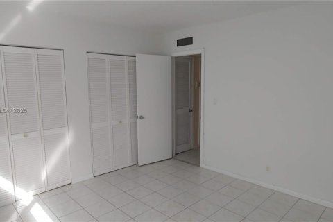 Condo in Fort Lauderdale, Florida, 1 bedroom  № 1860101 - photo 14