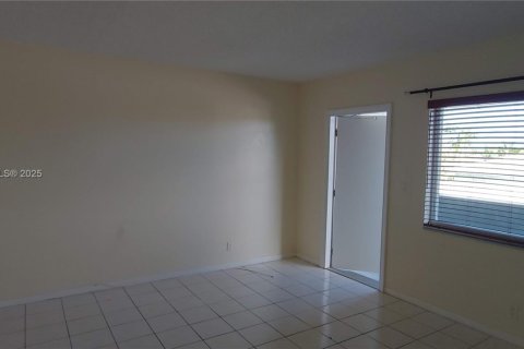 Condo in Fort Lauderdale, Florida, 1 bedroom  № 1860101 - photo 3
