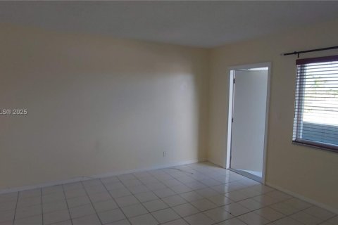 Condo in Fort Lauderdale, Florida, 1 bedroom  № 1860101 - photo 2