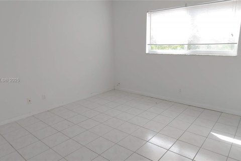 Condo in Fort Lauderdale, Florida, 1 bedroom  № 1860101 - photo 15