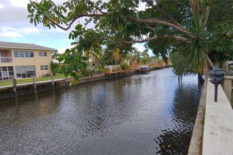 Condo in Fort Lauderdale, Florida, 1 bedroom  № 1860101 - photo 1